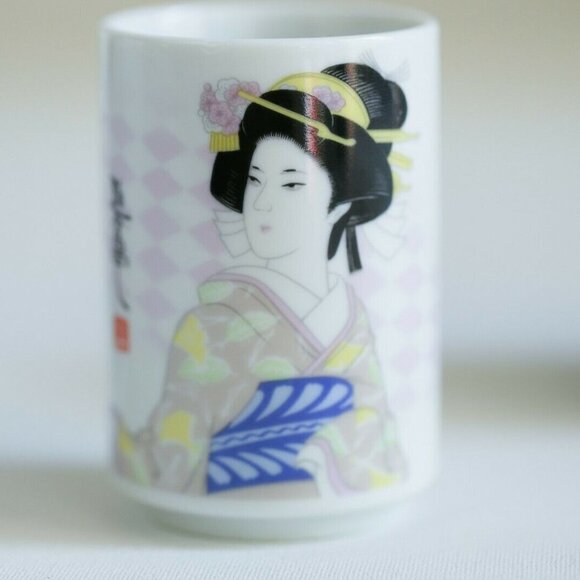 Set of Five Geisha Print Small Sake or Tea Cups - Picture 4 of 12